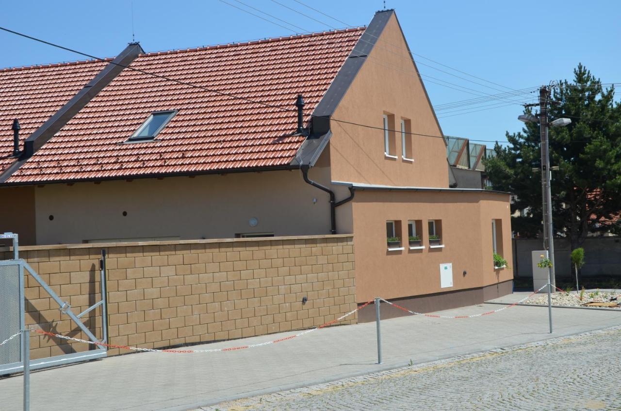 Apartmány Za Dvorem Velké Pavlovice Exterior foto
