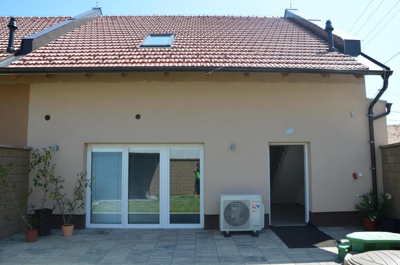 Apartmány Za Dvorem Velké Pavlovice Exterior foto