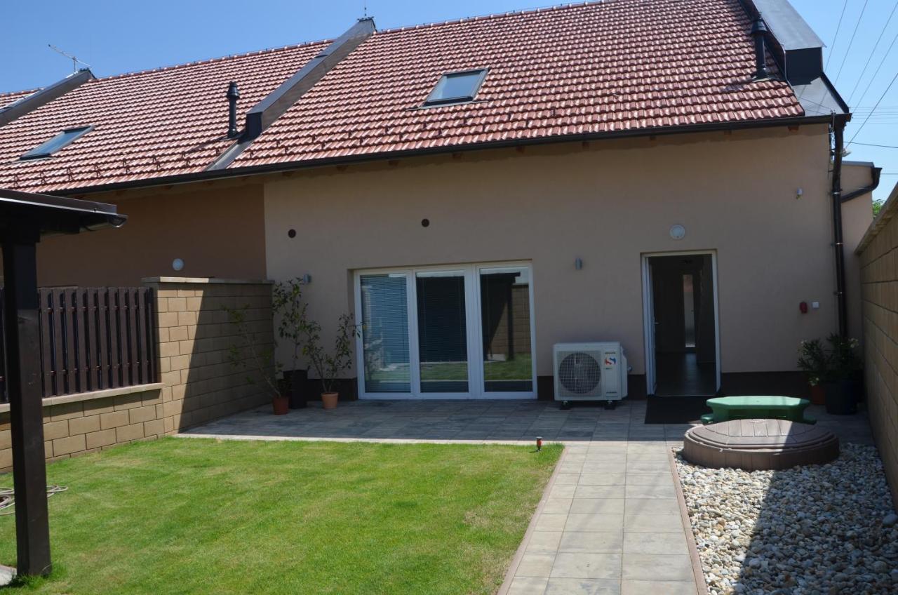 Apartmány Za Dvorem Velké Pavlovice Exterior foto
